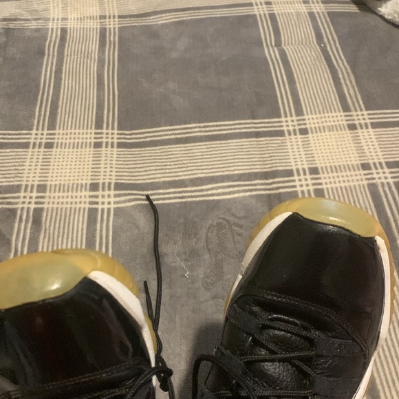 Youth Jordans - Picture 9 of 10